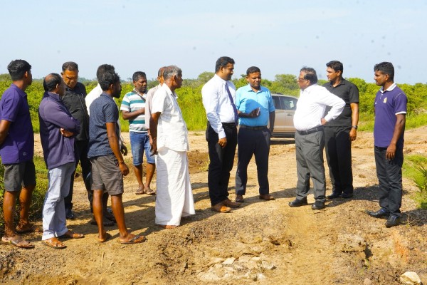 கொக்குத்தொடுவாய் - கோட்டைக்கேணி பிரதான வீதியை பார்வையிட்டார் வடக்கு ஆளுநர் 